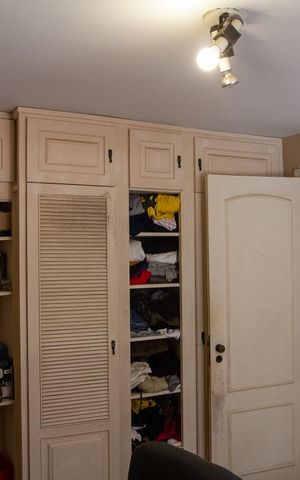 Apartamento à venda com 221m², 3 quartos e 2 vagas Apartamento à venda com 221m², 3 quartos e 2 vagasQuarto 1