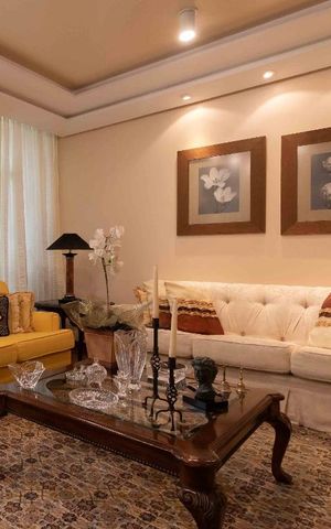 Casa à venda com 500m², 4 quartos e 6 vagas Casa à venda com 500m², 4 quartos e 6 vagasSala