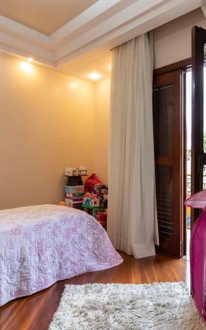 Casa à venda com 500m², 4 quartos e 6 vagas Casa à venda com 500m², 4 quartos e 6 vagasQuarto 4