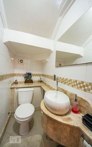 Casa de condomínio à venda com 200m², 3 quartos e 2 vagas Casa de condomínio à venda com 200m², 3 quartos e 2 vagasBanheiro 1