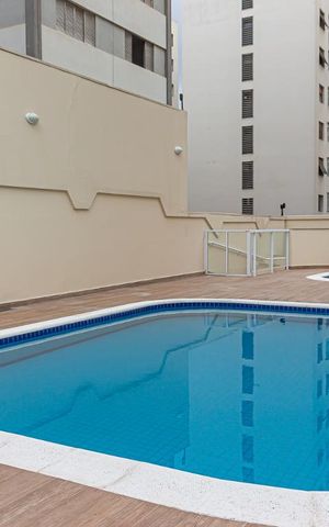 Apartamento à venda com 226m², 4 quartos e 3 vagas Apartamento à venda com 226m², 4 quartos e 3 vagasÁrea comum - Piscina