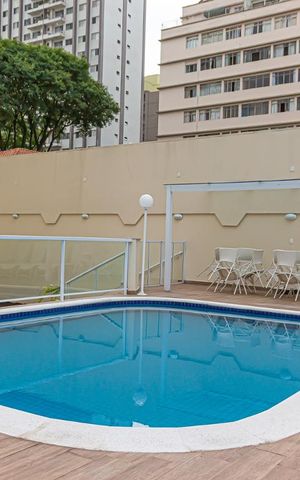 Apartamento à venda com 226m², 4 quartos e 3 vagas Apartamento à venda com 226m², 4 quartos e 3 vagasÁrea comum - Piscina