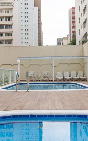Apartamento à venda com 226m², 4 quartos e 3 vagas Apartamento à venda com 226m², 4 quartos e 3 vagasÁrea comum - Piscina