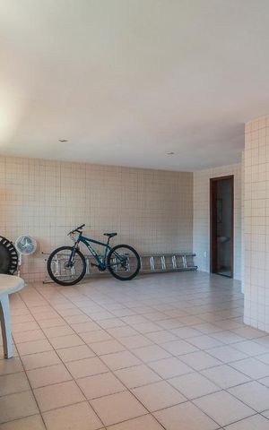 Apartamento à venda com 178m², 4 quartos e 2 vagas Apartamento à venda com 178m², 4 quartos e 2 vagasÁrea comum - Salão de festas