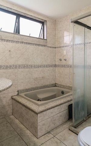Apartamento à venda com 178m², 4 quartos e 2 vagas Apartamento à venda com 178m², 4 quartos e 2 vagasBanheiro da Suíte