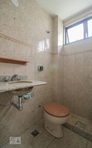 Apartamento à venda com 178m², 4 quartos e 2 vagas Apartamento à venda com 178m², 4 quartos e 2 vagasBanheiro de Serviço