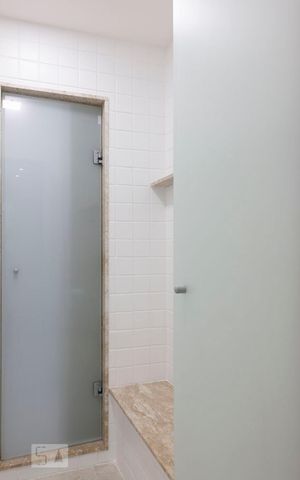 Casa à venda com 280m², 3 quartos e 1 vagaDucha compartilhada do banheiro 1 e 2 da suíte 2
