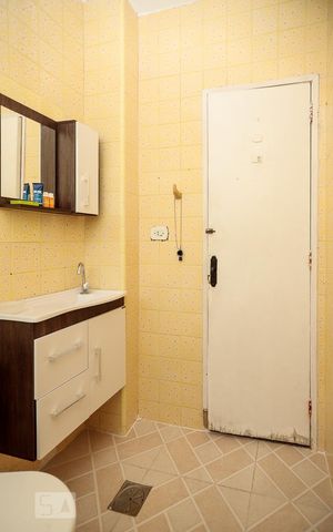 Apartamento à venda com 60m², 2 quartos e sem vaga Apartamento à venda com 60m², 2 quartos e sem vagaBanheiro