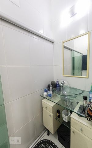 Casa de condomínio à venda com 70m², 2 quartos e 2 vagas Casa de condomínio à venda com 70m², 2 quartos e 2 vagasBanheiro Social