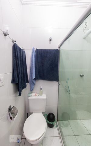 Casa de condomínio à venda com 70m², 2 quartos e 2 vagas Casa de condomínio à venda com 70m², 2 quartos e 2 vagasBanheiro Social