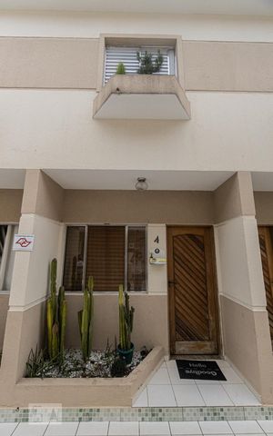 Casa de condomínio à venda com 70m², 2 quartos e 2 vagas Casa de condomínio à venda com 70m², 2 quartos e 2 vagasFachada do bloco