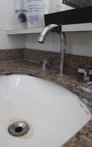 Apartamento para alugar com 800m², 5 quartos e 7 vagasBanheiro da Suíte 2 - Torneira