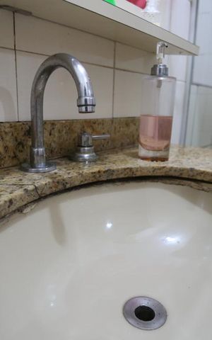 Apartamento para alugar com 800m², 5 quartos e 7 vagasBanheiro da Suíte 1 - Torneira