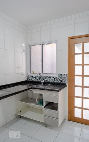 Casa de condomínio à venda com 90m², 3 quartos e 2 vagas Casa de condomínio à venda com 90m², 3 quartos e 2 vagasCozinha