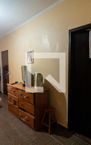 Casa à venda com 200m², 2 quartos e 3 vagas Casa à venda com 200m², 2 quartos e 3 vagasSuite