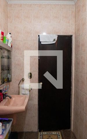 Casa à venda com 200m², 2 quartos e 3 vagas Casa à venda com 200m², 2 quartos e 3 vagasBanheiro da Suíte
