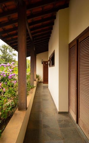 Casa à venda com 590m², 4 quartos e 4 vagas Casa à venda com 590m², 4 quartos e 4 vagasSacada da Suíte 01 e Suíte 02