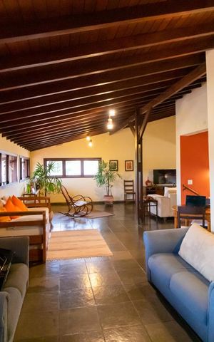 Casa à venda com 590m², 4 quartos e 4 vagas Casa à venda com 590m², 4 quartos e 4 vagasÁrea Gourmet e de Lazer