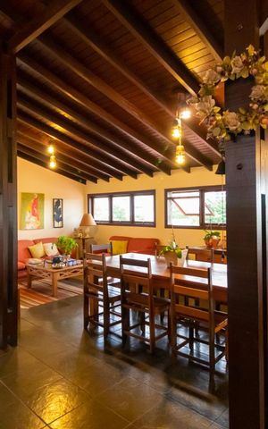 Casa à venda com 590m², 4 quartos e 4 vagas Casa à venda com 590m², 4 quartos e 4 vagasÁrea Gourmet e de Lazer