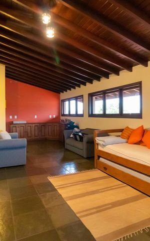 Casa à venda com 590m², 4 quartos e 4 vagas Casa à venda com 590m², 4 quartos e 4 vagasÁrea Gourmet e de Lazer