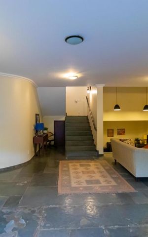 Casa à venda com 590m², 4 quartos e 4 vagas Casa à venda com 590m², 4 quartos e 4 vagasSalas