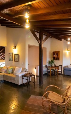 Casa à venda com 590m², 4 quartos e 4 vagas Casa à venda com 590m², 4 quartos e 4 vagasÁrea Gourmet e de Lazer