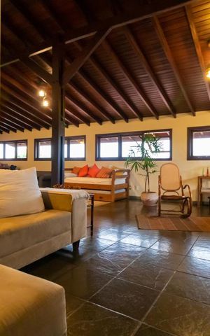 Casa à venda com 590m², 4 quartos e 4 vagas Casa à venda com 590m², 4 quartos e 4 vagasÁrea Gourmet e de Lazer