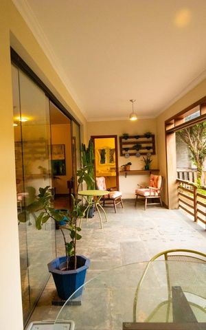 Casa à venda com 590m², 4 quartos e 4 vagas Casa à venda com 590m², 4 quartos e 4 vagasVaranda da Sala