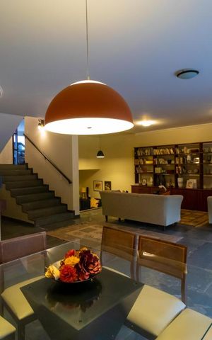 Casa à venda com 590m², 4 quartos e 4 vagas Casa à venda com 590m², 4 quartos e 4 vagasSala 02 e Sala de Jantar