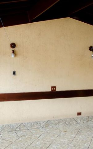 Casa à venda com 200m², 4 quartos e 2 vagasCasa 1 - Varanda com Churrasqueira