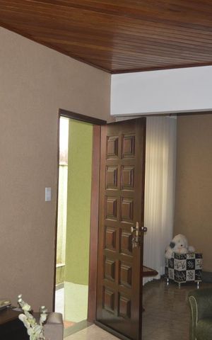 Casa à venda com 240m², 2 quartos e 2 vagasSala