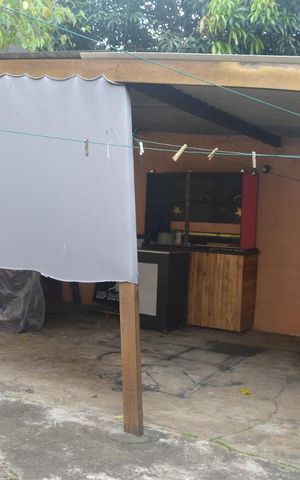 Casa à venda com 240m², 2 quartos e 2 vagasQuintal
