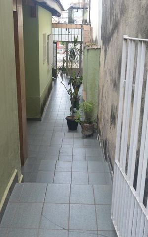 Casa à venda com 240m², 2 quartos e 2 vagasQuintal lateral