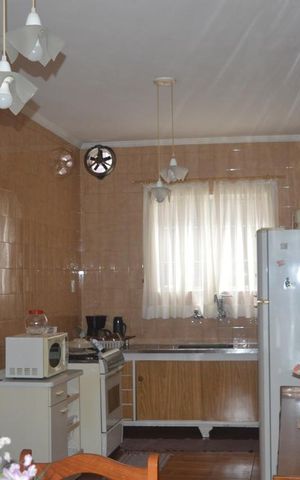 Casa à venda com 240m², 2 quartos e 2 vagasCozinha