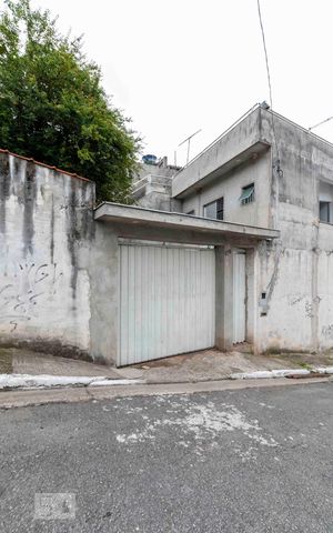 Casa à venda com 220m², 3 quartos e 3 vagas Casa à venda com 220m², 3 quartos e 3 vagasFachada
