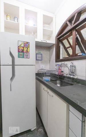 Casa para alugar com 59m², 1 quarto e 3 vagas Casa para alugar com 59m², 1 quarto e 3 vagasCozinha
