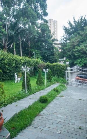 Casa à venda com 311m², 4 quartos e 7 vagas Casa à venda com 311m², 4 quartos e 7 vagasÁrea Externa