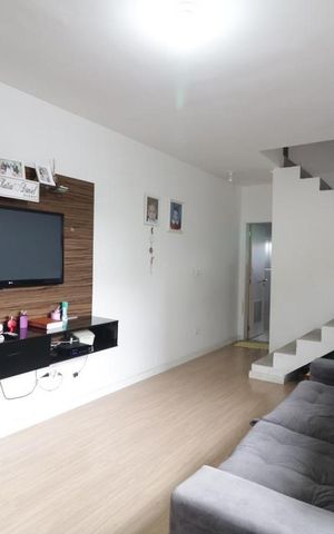 Casa à venda com 127m², 3 quartos e 4 vagas Casa à venda com 127m², 3 quartos e 4 vagasDetalhe Sala