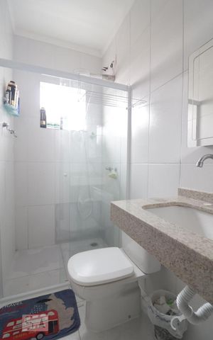 Casa à venda com 127m², 3 quartos e 4 vagas Casa à venda com 127m², 3 quartos e 4 vagasBanheiro da suite