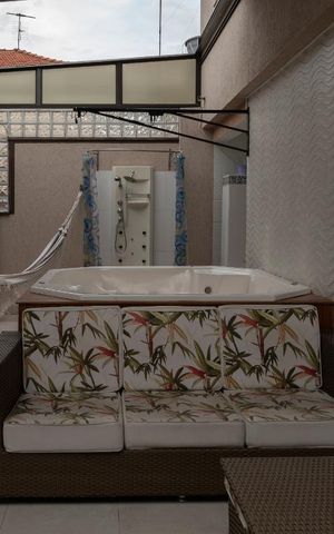 Casa à venda com 350m², 4 quartos e 3 vagas Casa à venda com 350m², 4 quartos e 3 vagasHidromassagem