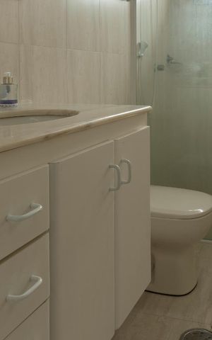 Casa à venda com 350m², 4 quartos e 3 vagas Casa à venda com 350m², 4 quartos e 3 vagasBanheiro 2