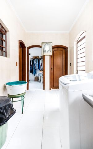 Casa à venda com 350m², 5 quartos e 4 vagas Casa à venda com 350m², 5 quartos e 4 vagasÁrea de Serviço