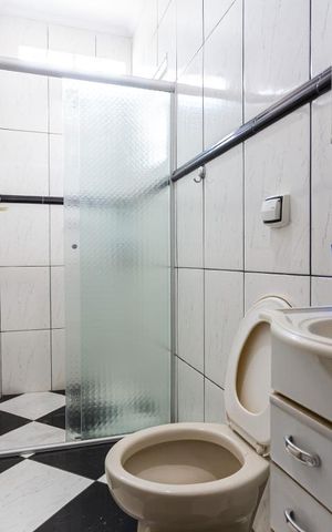 Casa à venda com 303m², 3 quartos e 2 vagasBanheiro