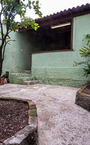 Casa à venda com 303m², 3 quartos e 2 vagasQuintal