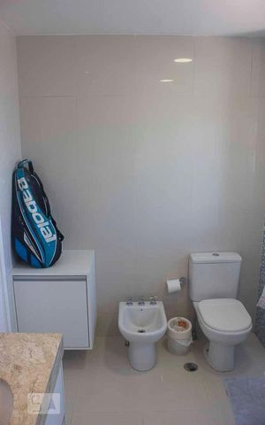 Apartamento à venda com 242m², 3 quartos e 4 vagasBanheiro da Suíte 2