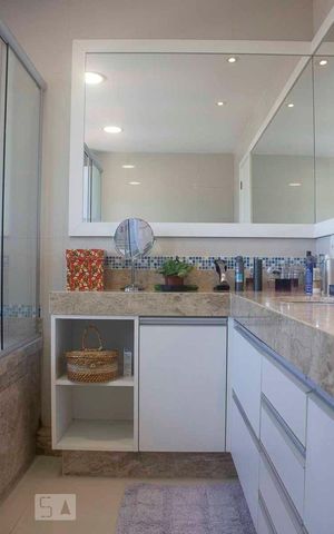 Apartamento à venda com 242m², 3 quartos e 4 vagasBanheiro da Suíte 2