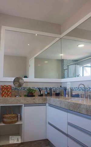 Apartamento à venda com 242m², 3 quartos e 4 vagasBanheiro da Suíte 2