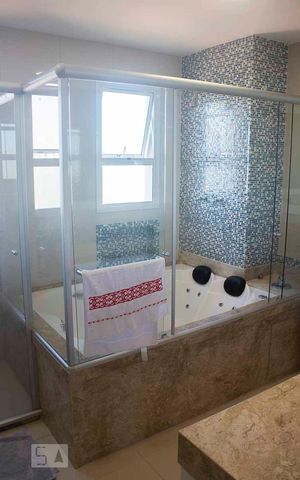 Apartamento à venda com 242m², 3 quartos e 4 vagasBanheiro da Suíte 2