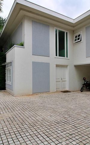 Casa de condomínio para alugar com 576m², 4 quartos e 4 vagasFachada
