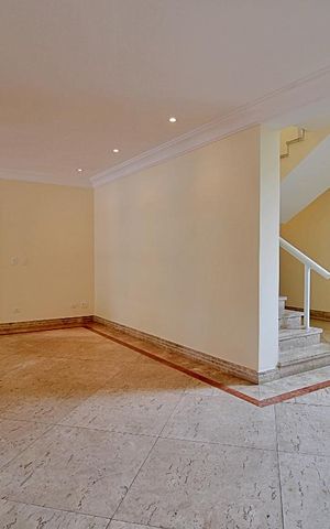 Casa de condomínio para alugar com 576m², 4 quartos e 4 vagasSala